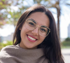 Andrea F. - Compradora de Facebook